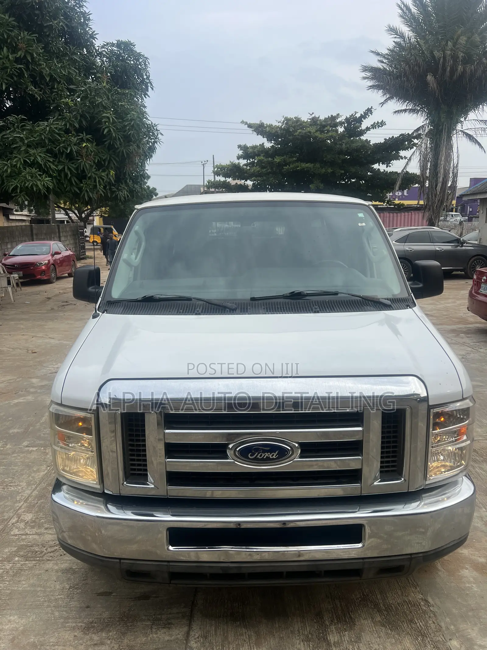 Ford E-350 2011 White