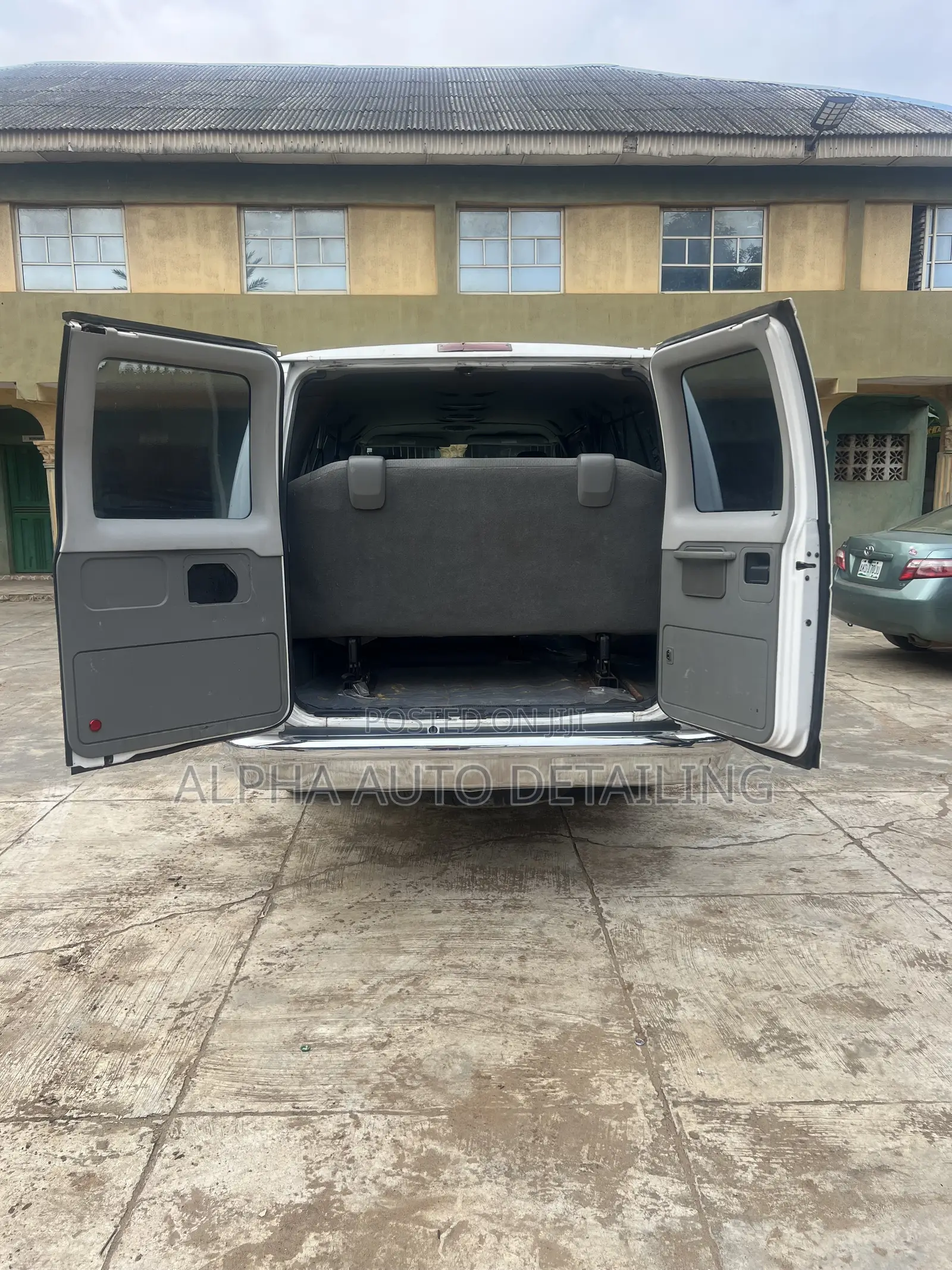 Ford E-350 2011 White