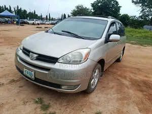 Toyota Sienna 2005 Gold