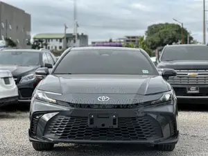Toyota Camry SE 2025 Gray