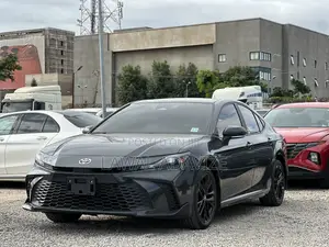Toyota Camry SE 2025 Gray