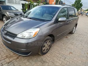 Toyota Sienna 2005 Beige