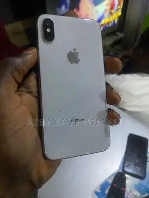 Apple iPhone X 64 GB White