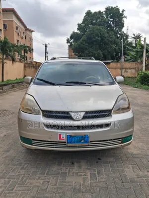 Toyota Sienna 2005 Silver