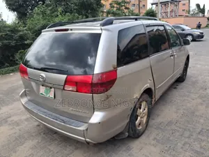 Toyota Sienna 2005 Silver