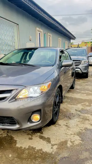 Toyota Corolla LE 4dr Sedan (1.8L 4cyl 4A) 2013 Gray