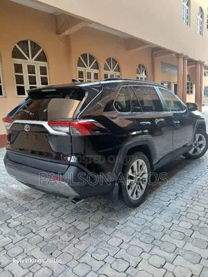 Toyota RAV4 XLE 2021 Black