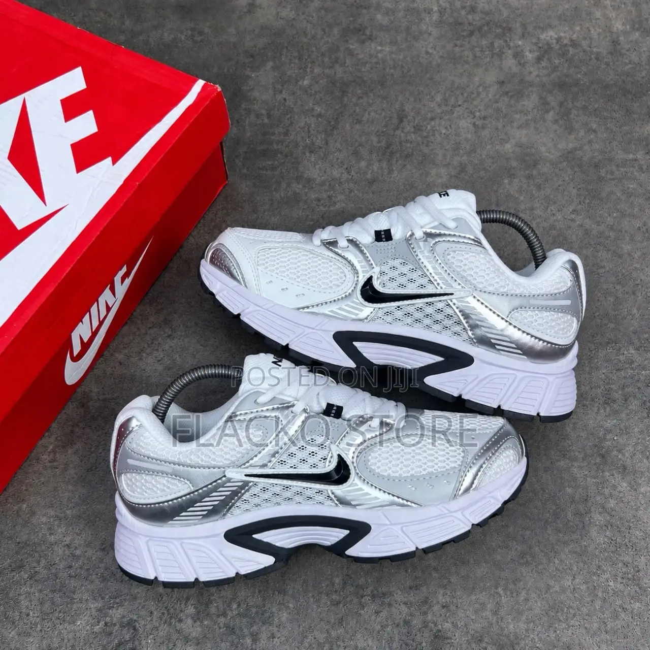 Original Nike V5 Runner Sneakers