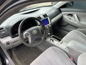 Toyota Camry LE 4dr Sedan (2.5L 4cyl 6A) 2011 Gray