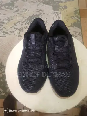 Under Amour Sneakers - Charged