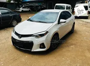 Toyota Corolla S Premium 4dr Sedan (1.8L 4cyl CVT) 2016 White