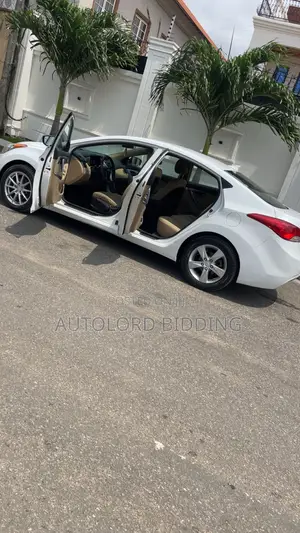 Hyundai Elantra Touring SE Automatic 2011 White