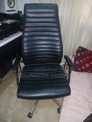 Executive Swivel Office Chair