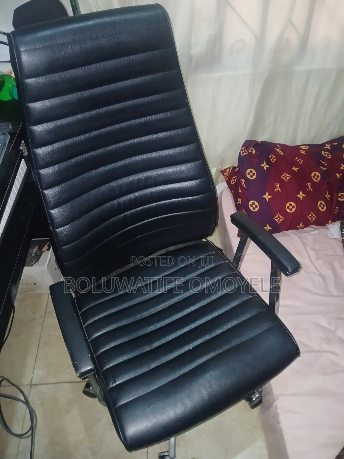 Executive Swivel Office Chair