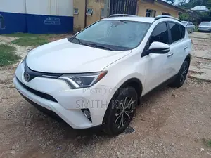 Toyota RAV4 Adventure 4dr SUV AWD (2.5L 4cyl 6A) 2018 White