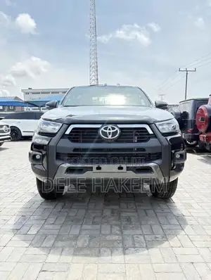 New Toyota Hilux 2025 Black