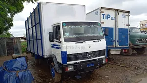 Mercedes Benz Container Truck