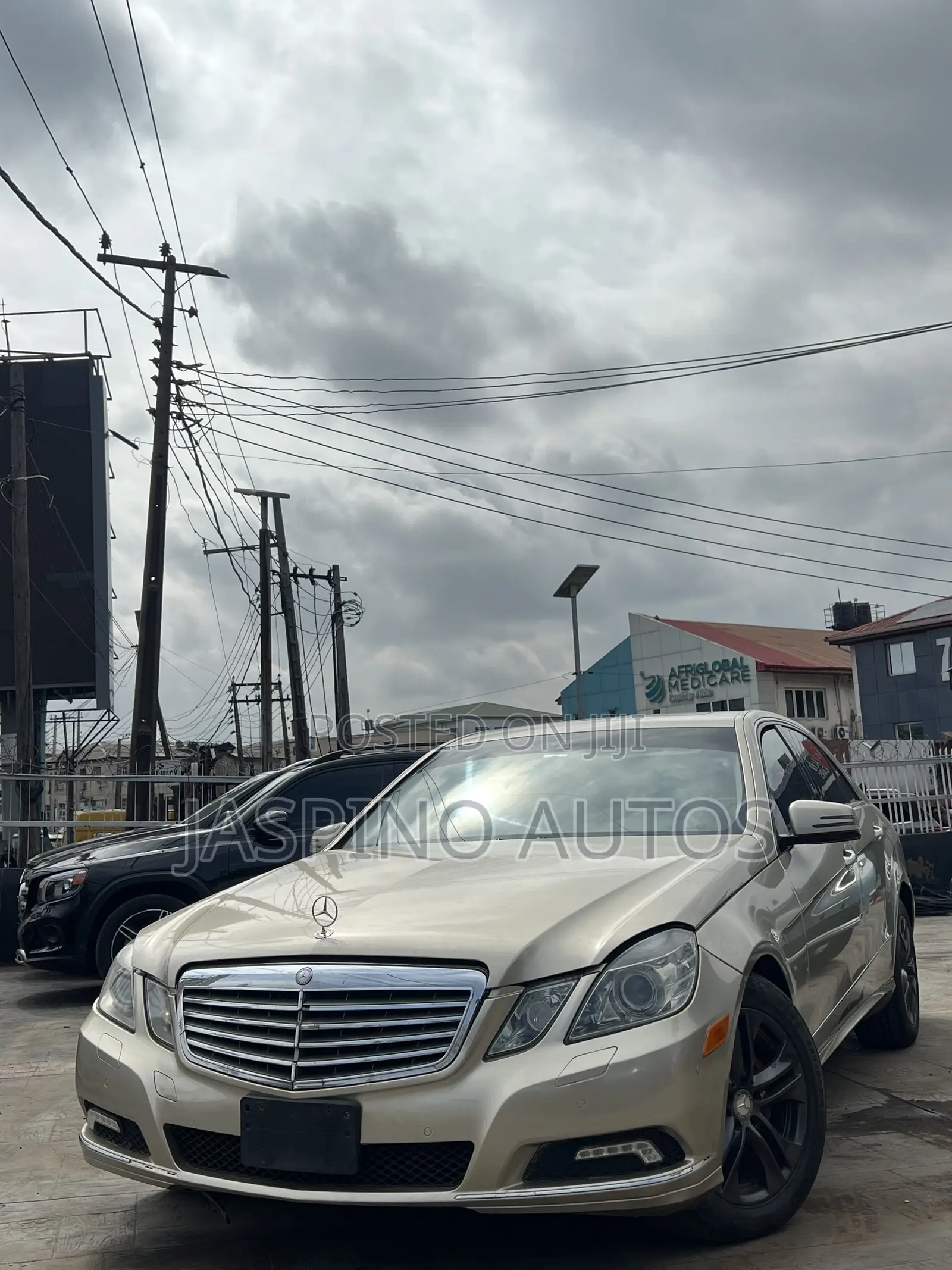Mercedes-Benz E350 2010 Gold