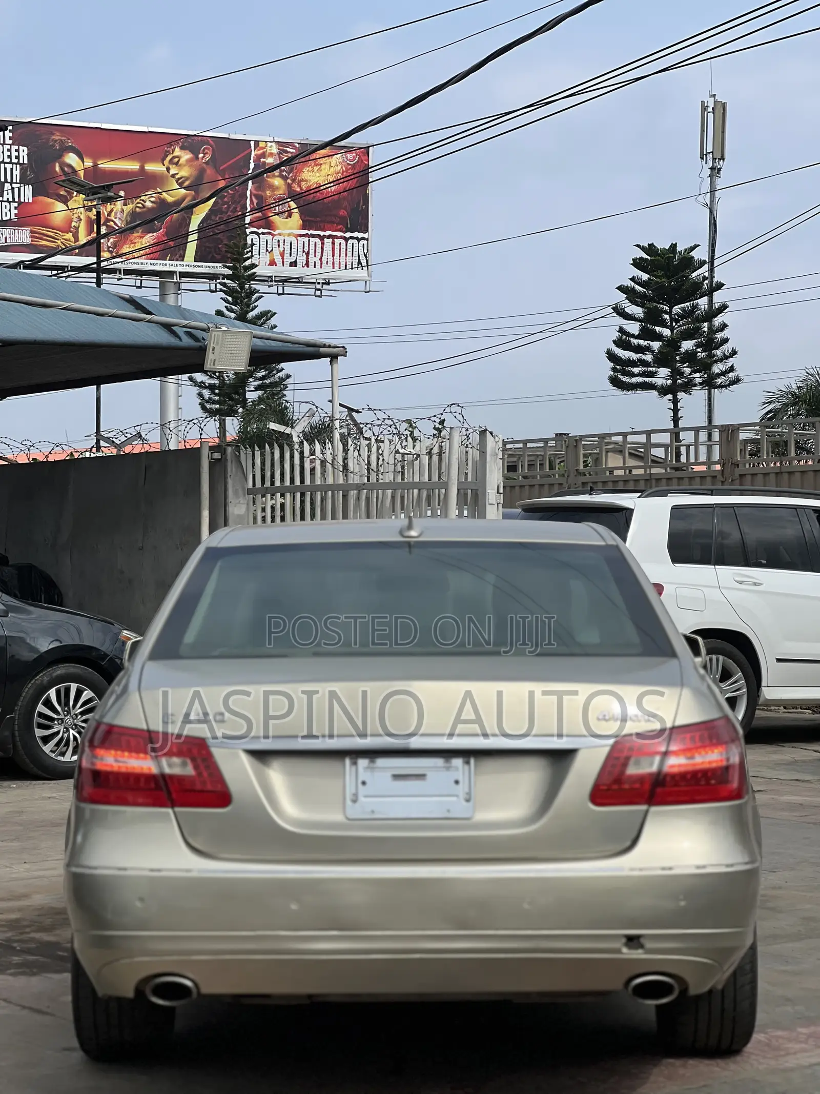 Mercedes-Benz E350 2010 Gold