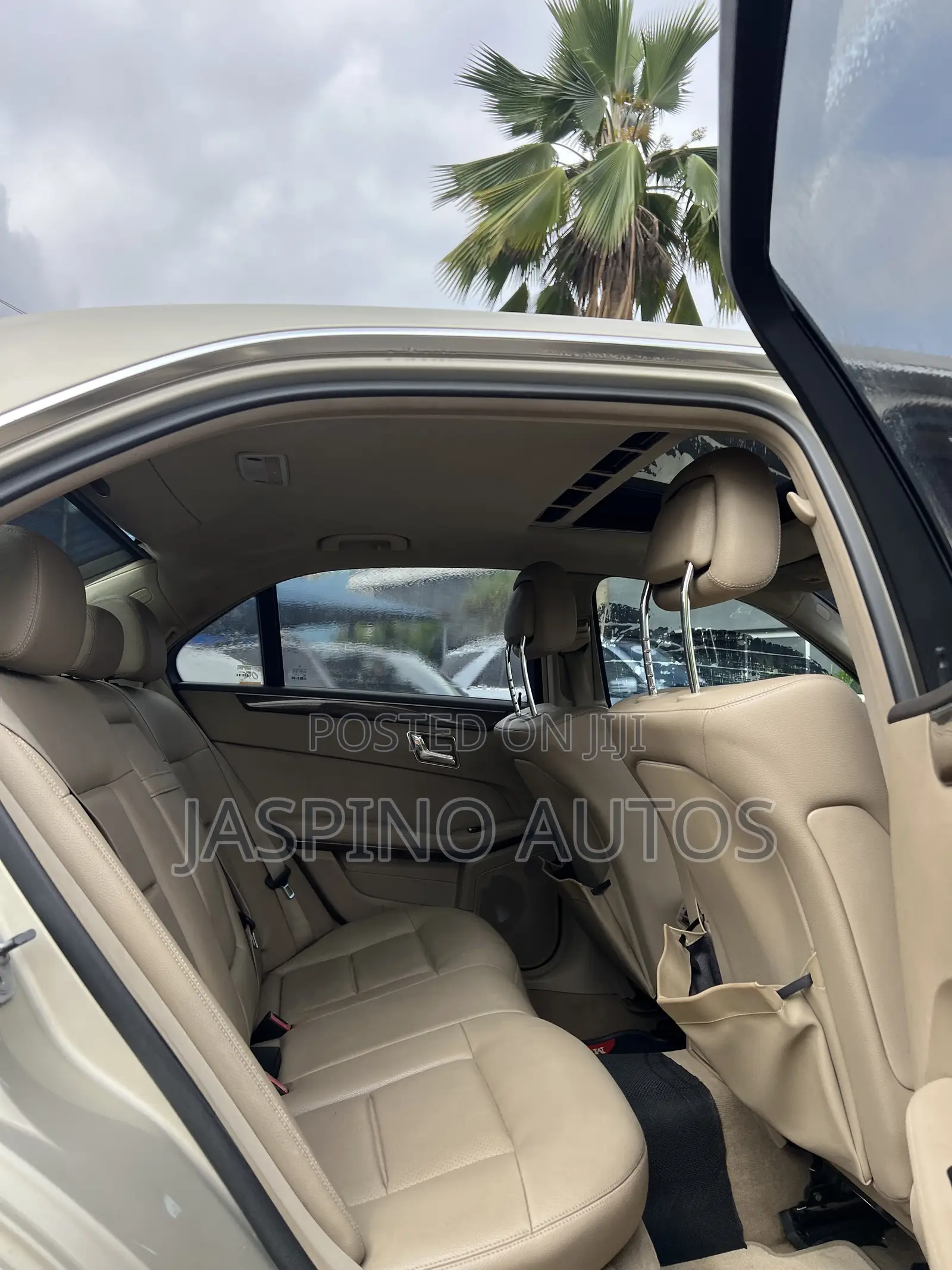 Mercedes-Benz E350 2010 Gold