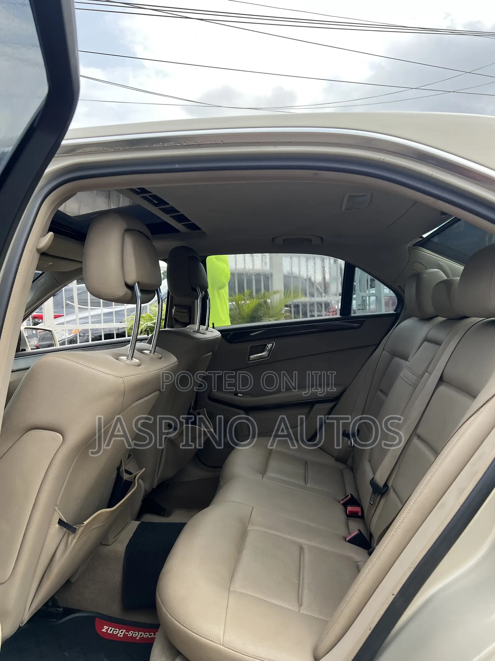Mercedes-Benz E350 2010 Gold