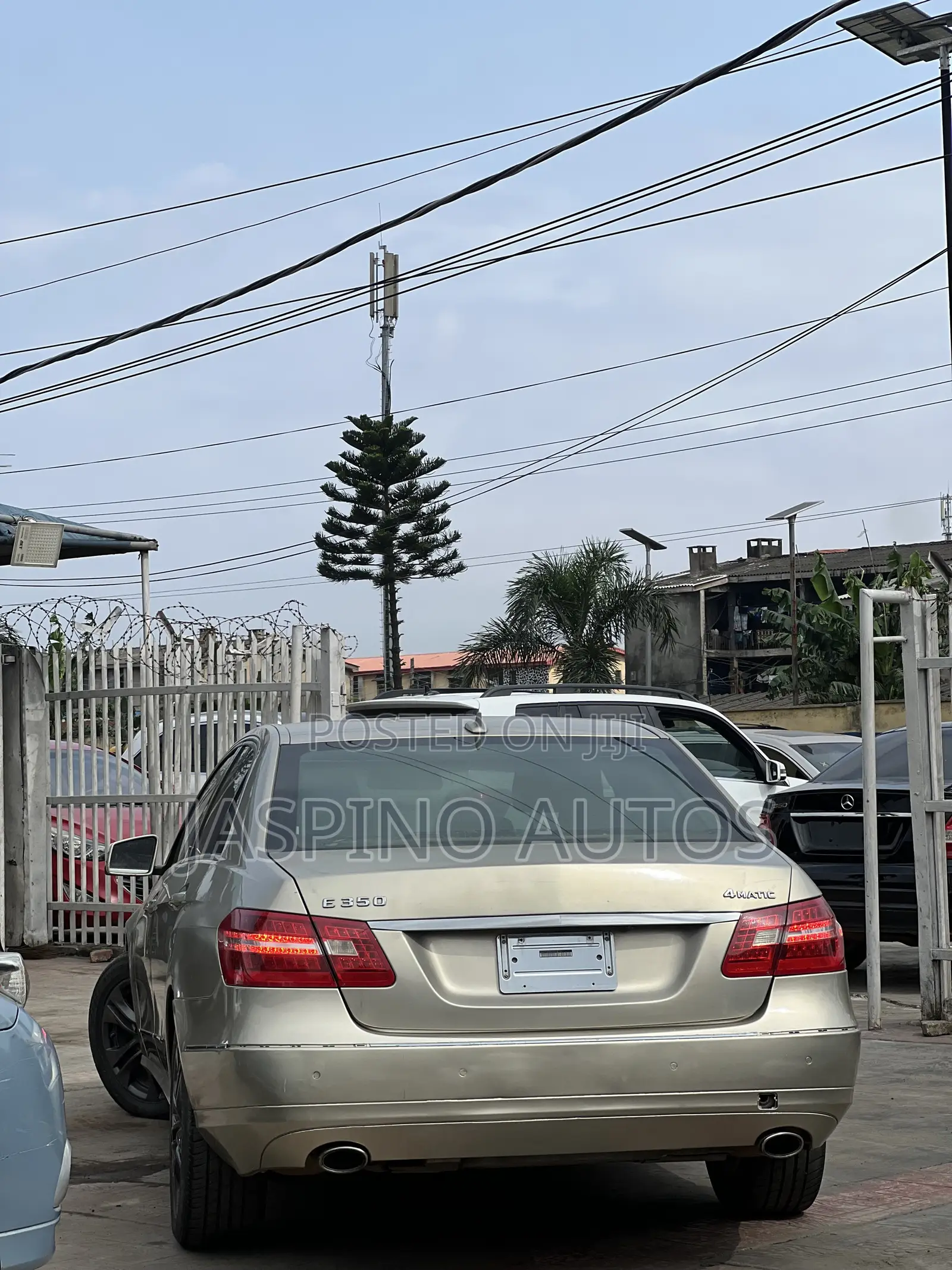 Mercedes-Benz E350 2010 Gold
