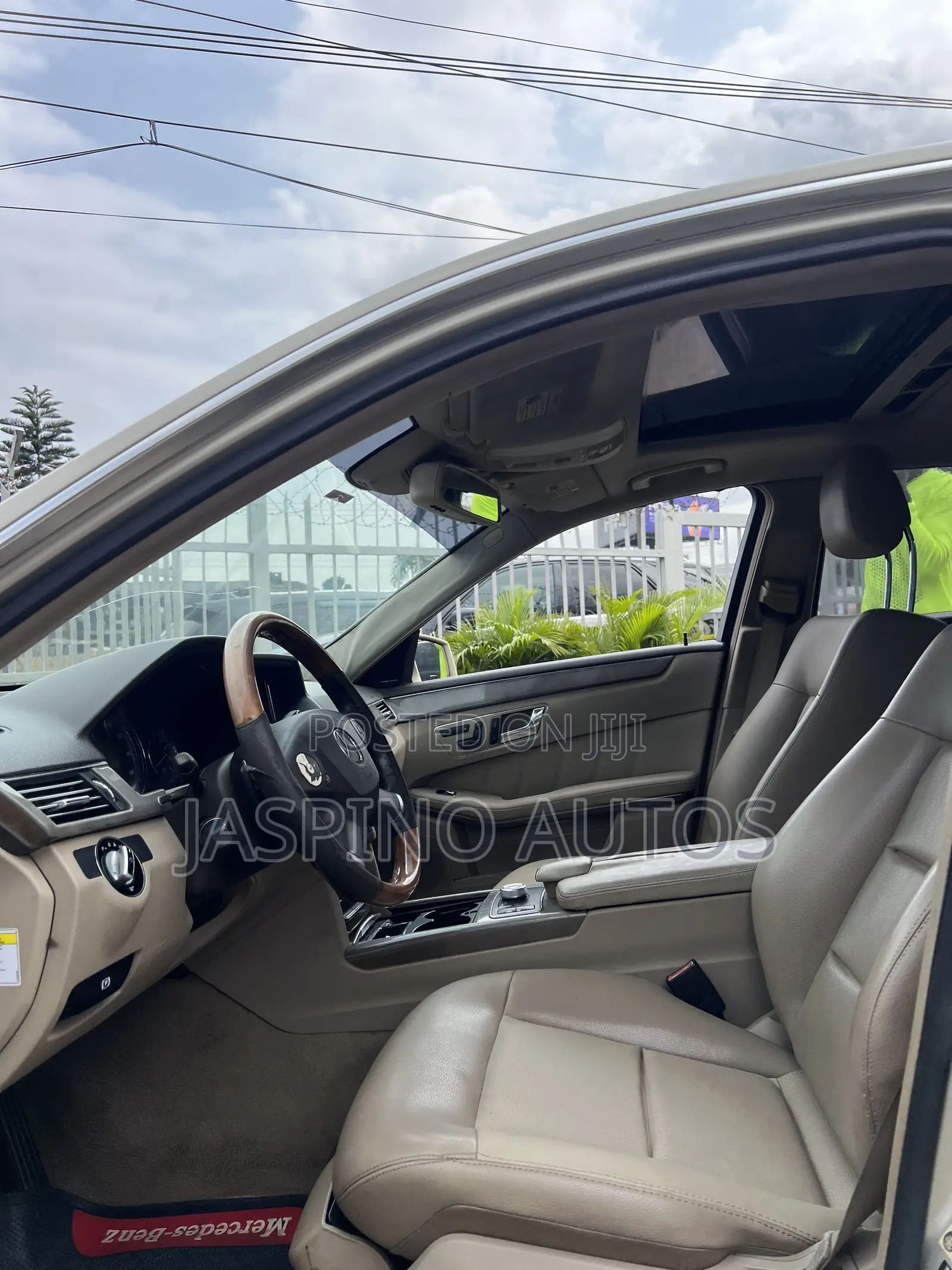 Mercedes-Benz E350 2010 Gold