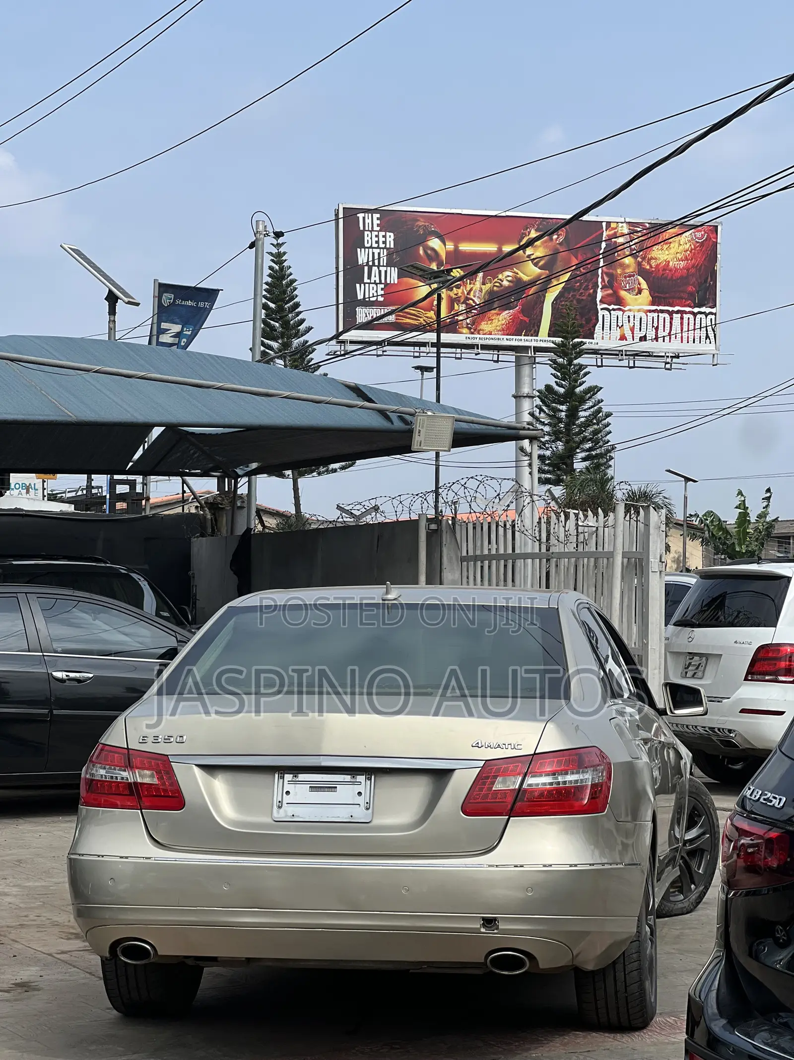 Mercedes-Benz E350 2010 Gold