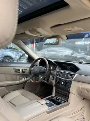 Mercedes-Benz E350 2010 Gold