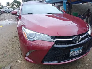 Toyota Camry SE 4dr Sedan (2.5L 4cyl 6A) 2017 Red