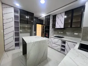 3bdrm Apartment in Lekki Phase 1 for rent