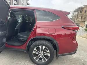 Toyota Highlander XLE AWD 2020 Red