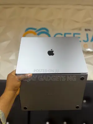 Laptop Apple MacBook Pro 2021 M1 Max 64GB Apple M1 Max SSD 1T