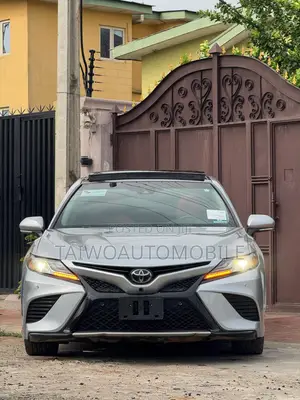 Toyota Camry XSE FWD (2.5L 4cyl 8AM) 2018 Silver
