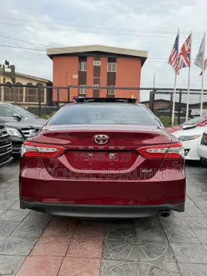 Toyota Camry XLE FWD (2.5L 4cyl 8AM) 2018 Red