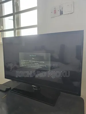 32 Inches Flat Screen SAMSUNG TV LED (Not Smart) Available for Sale!