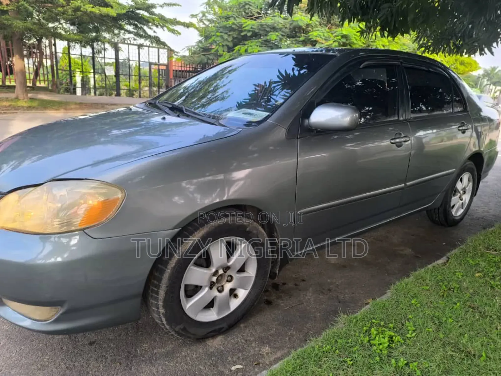 Toyota Corolla 2004 Gray
