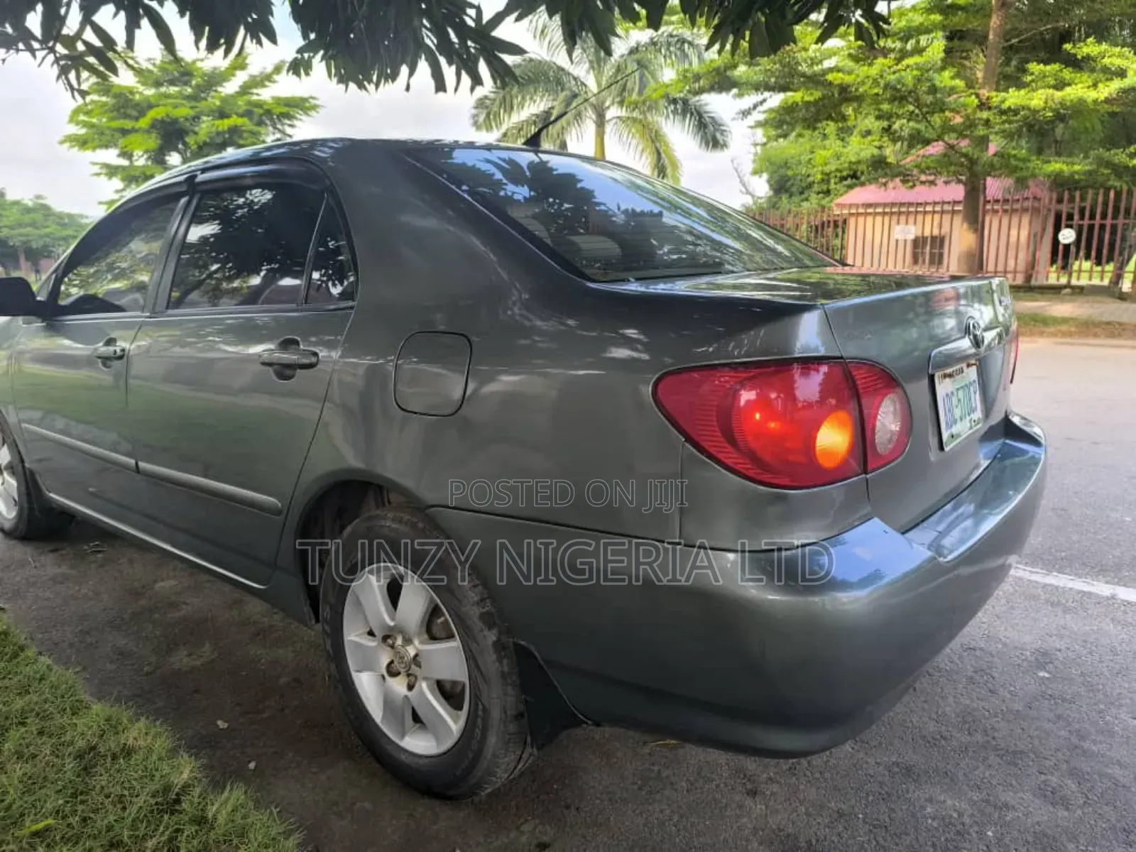 Toyota Corolla 2004 Gray
