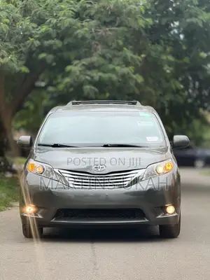 Toyota Sienna XLE AWD 7-Passenger 2013 Gray