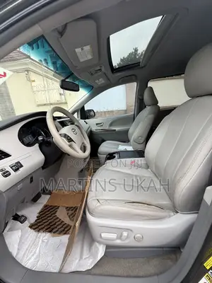 Toyota Sienna XLE AWD 7-Passenger 2013 Gray