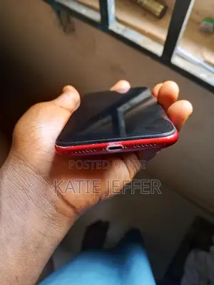 Apple iPhone XR 64 GB Red