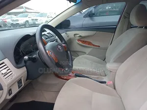 Toyota Corolla LE 4dr Sedan (1.8L 4cyl 4A) 2013 Red