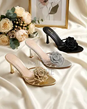 Gorgeous Slippers With Rose Design