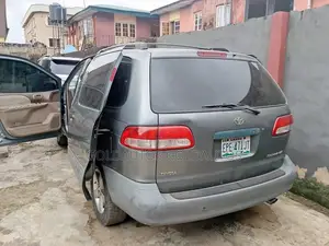 Toyota Sienna 2002 Green