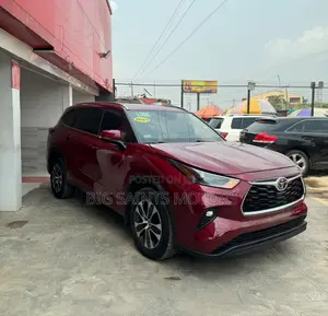Toyota Highlander XLE 2021 Red