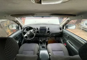 Toyota Hilux 2012 White