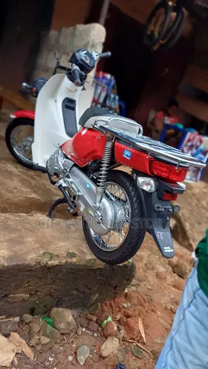 Honda CB 2018 Red