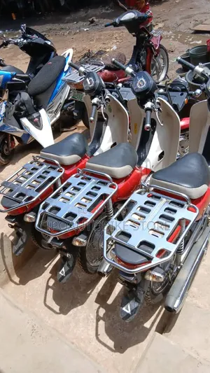 Honda CB 2018 Red