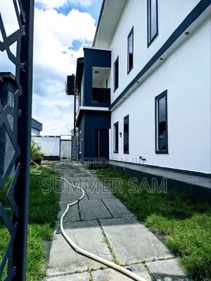 5bdrm Duplex in Shelter Extension, for sale