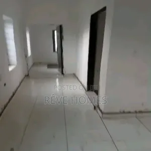 2bdrm Block of Flats in Mende for rent